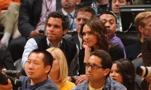 nba最美女神,李书豪床边都是她的照片,曾是科比约会首选
