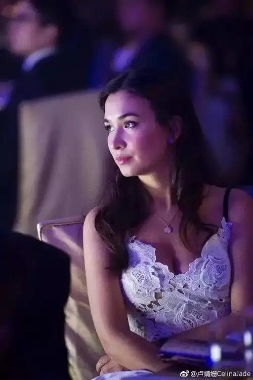 因为吴京,混血的她不计片酬,从丑小鸭变成了战狼2里最美的女人
