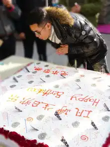 组图巩峥双12剧组过生日巨型蛋糕温馨浪漫超有爱
