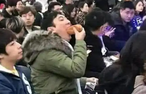 明星搞笑场面有哪些黄渤偶遇假粉丝,沈腾我瘫痪机场都不瘫痪
