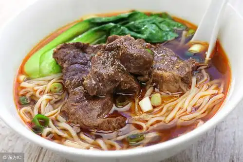 大厨酸菜牛肉面的做法,汤汁鲜美,牛肉软烂入味,天天都有人排队
