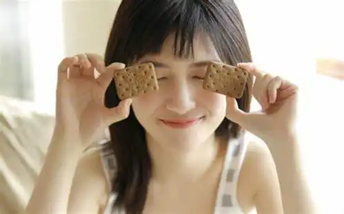 gif搞笑趣图媳妇,别想得美了,你吃面所以煤气罐你来抗

