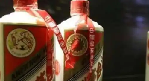 茅台酒瓶只出不进,假茅台是如何灌装的造假人三字道破,很无语
