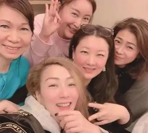 跳水皇后伏明霞近况,脸颊圆润略显富态,网友42岁成人生赢家
