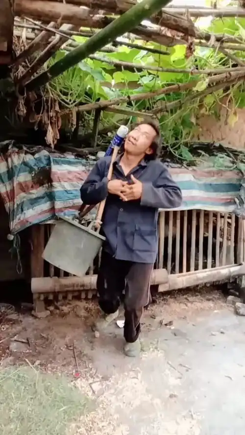 爱情常遇暴风雨搞笑
