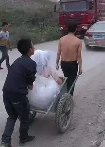 有了这个帽子,再以不担心被晒黑了
