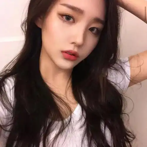 女生头像太久没见的人,会慢慢的,连想念也没有
