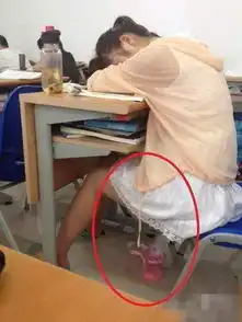 搞笑图片女神和女汉子的睡觉姿势
