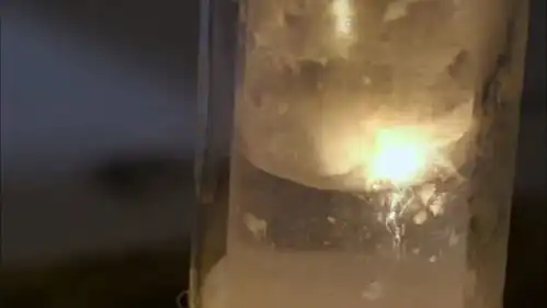 坚不可摧的钻石能被点燃吗
