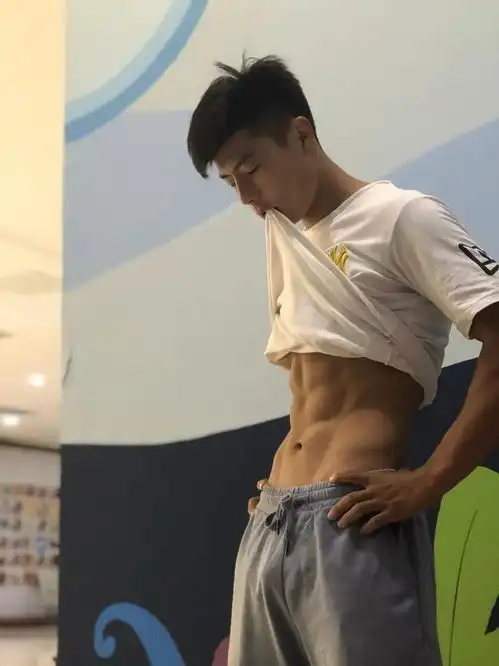 六块腹肌的山东体育生,好养眼
