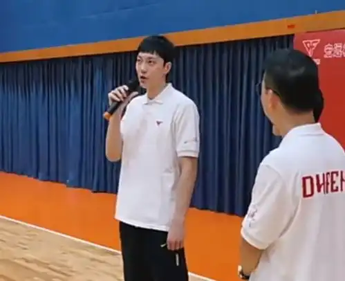 广东4消息小胡谈打游戏,徐杰约会,赵睿约见老板,1人辅佐杜锋胡明轩广东队广东男篮网易订阅
