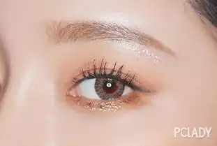 比起沙漠团建互撕,火箭少女的新年妆精彩多了

