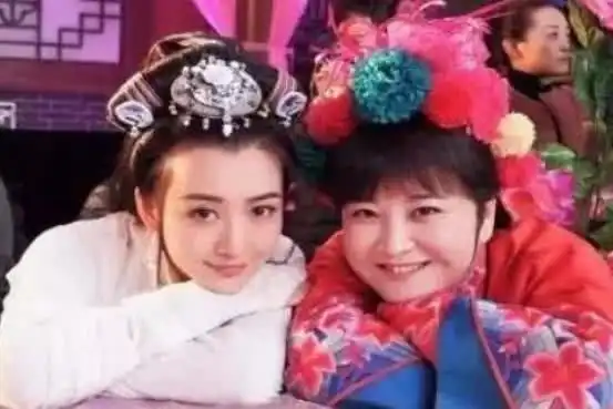 有一种同框叫做远离贾玲,凭实力抢镜,谁都赢不了
