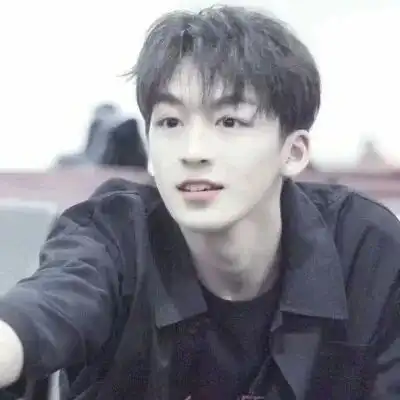 干净男生头像丨他会找到他的月光男生头像我要个性网
