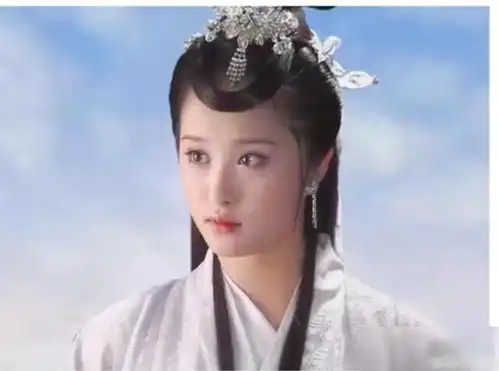 靠演丑女走红的李欣汝,因晒一张照片,被张艺谋赶出剧组沦为路人
