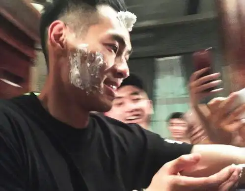 杨祐宁官宣得女,曝光恋情三个月就当爸,娱乐圈真的很随便
