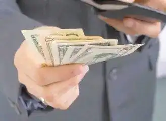 公司帐户上的钱,怎么才能取出来
