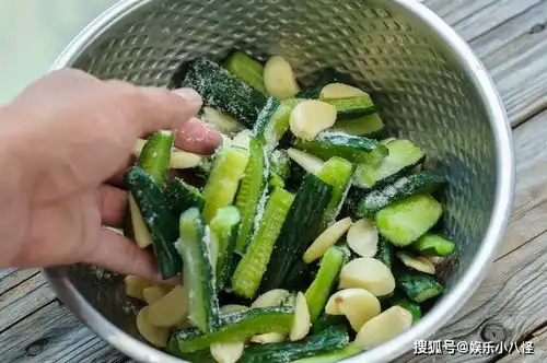 饭店的腌黄瓜为啥脆嫩好吃关键就在这3步,很多人搞不懂
