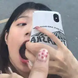 情头搞怪的甜甜头像
