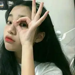 酷酷的女精致女生长发头像
