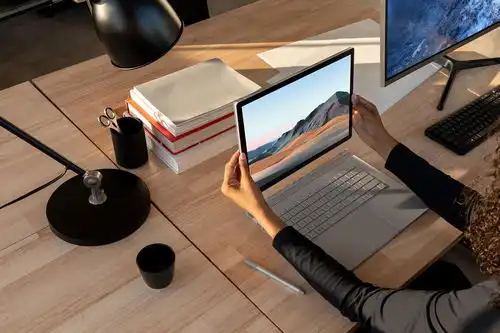 使用微软surfacebook3来提高你的工作效率
