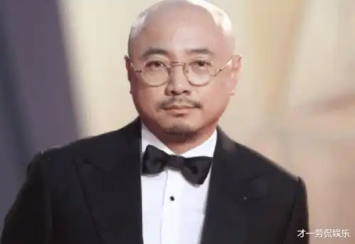 两个男人的搞笑对话,于和伟生日直播要礼物,徐峥余额不足被踢
