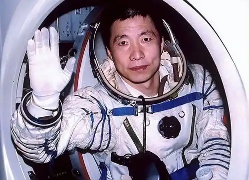 神舟十三号即将返航西方搞不懂,为何越封锁中国航天越强大
