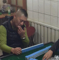 搞笑段子图如果打麻将的时候摸了一把垃圾牌怎么办
