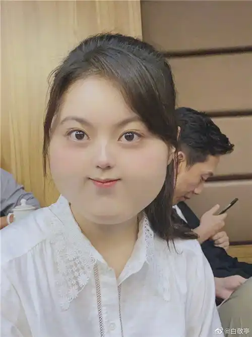 白敬亭晒与赵今麦刘奕君搞笑照剧透开端结局

