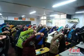 河南持续雾霾学生戴口罩室内做操5957757健康图片库大视野
