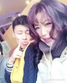 搞笑图片妹子完美做到劈腿而不出轨楷模呀
