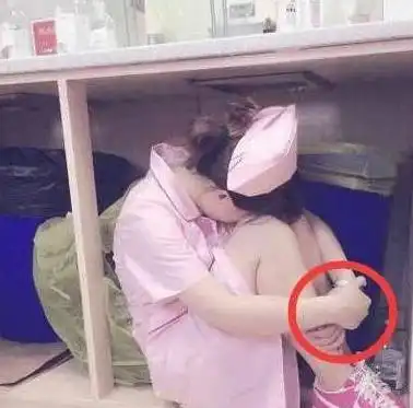 搞笑gif趣图永远不知道你的女神,在宿舍里面有多二

