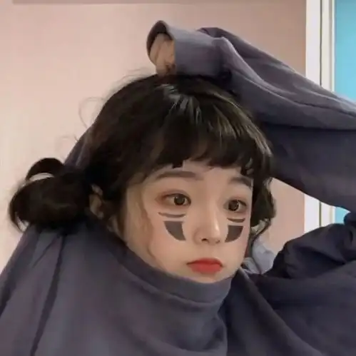可爱真人女头满脑子的智慧,硬生生撑大了我的脸
