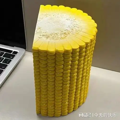 搞笑图片第655期做生意还得是靠头脑,让人付钱帮忙剥玉米
