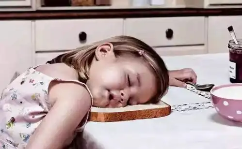 幼儿园回应4岁幼儿趴睡后离世,趴着睡的弊端,可能很多人不知道
