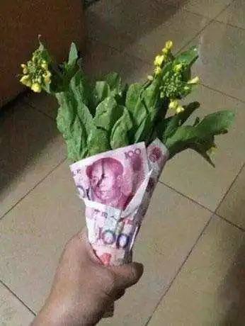 搞笑gif段子这就是你在韩国隆的鼻,怎么突然陷进去了
