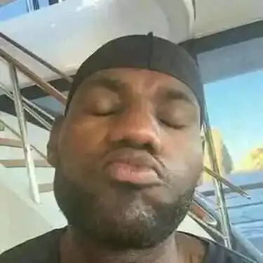 周末来了,你选约女友还是约基友们去打球呢
