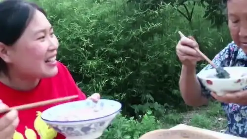 奶奶人生第一次吃秘制可乐鸡翅,胖妹搞了一盘被掏空,酱汁绝了
