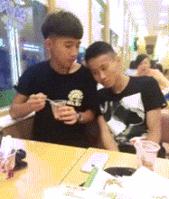 爆笑gif图幸亏你跑的比较快,要不然真就惨了
