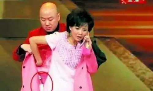 盘点历届春晚爆笑穿帮,一张比一张雷人,看完绝对笑到肚子疼
