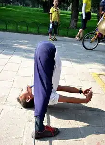 搞笑图片妹子们各种奇葩坐姿霸气外露

