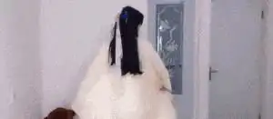 搞笑gif趣图妹子,白娘子不是那么好当的
