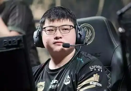 lol两位大佬的对抗世界冠军金贡怒喷亚军sofm不配打职业
