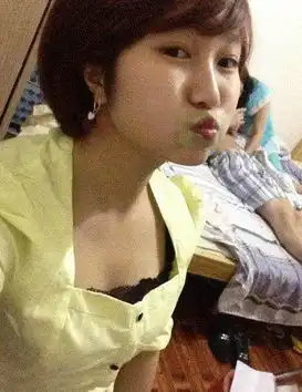 游戏女玩家私房照萌妹爱晒小蛮腰

