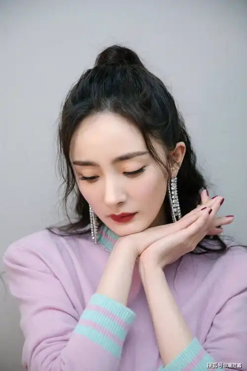 杨幂神仙颜值巧妙搭配,如何穿出大长腿,对比感是关键
