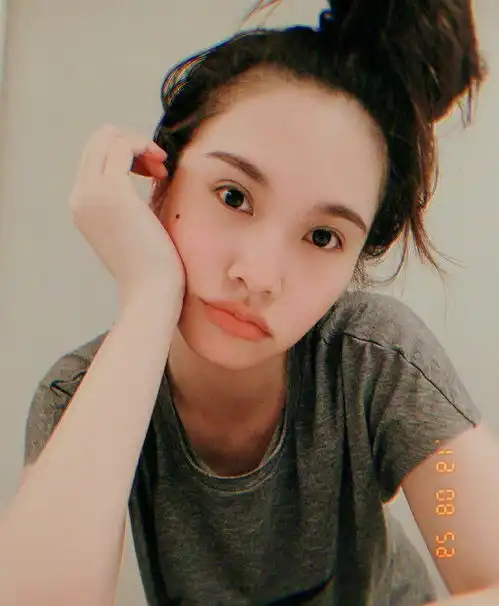 杨丞琳婚后甜如蜜没到生日也享寿星待遇吃大厨煮的菜似调侃李荣浩手艺生活
