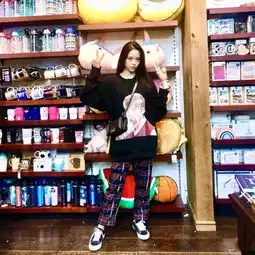在欧阳娜娜衣橱,发现了79块的帽子和100多的裤
