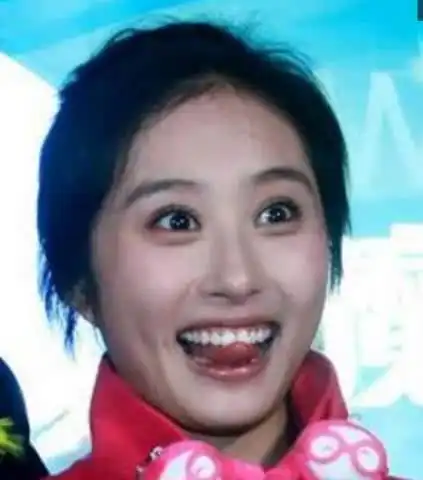 丑女无敌中的林无敌,消失多年的她嫁给了富三代,是孩子妈的她领养了一个7岁小孩
