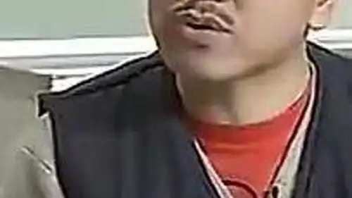 赵四,刘能爆笑小品,赵四头戴绿帽,两人台上唠嗑,逗笑全场
