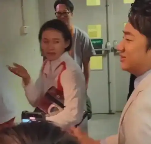 全红婵和王祖蓝告别时,太搞笑了
